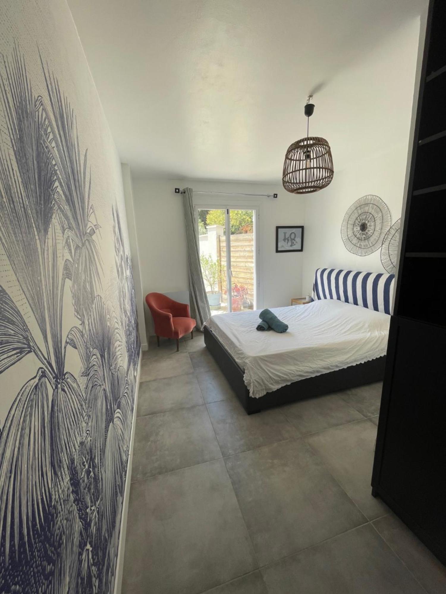 Azur Appart 4 Pers - Parking - Terrasse - 10Min Du Centre Каси Экстерьер фото