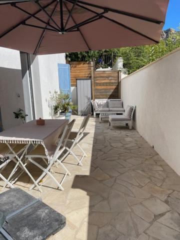 Azur Appart 4 Pers - Parking - Terrasse - 10Min Du Centre Каси Экстерьер фото
